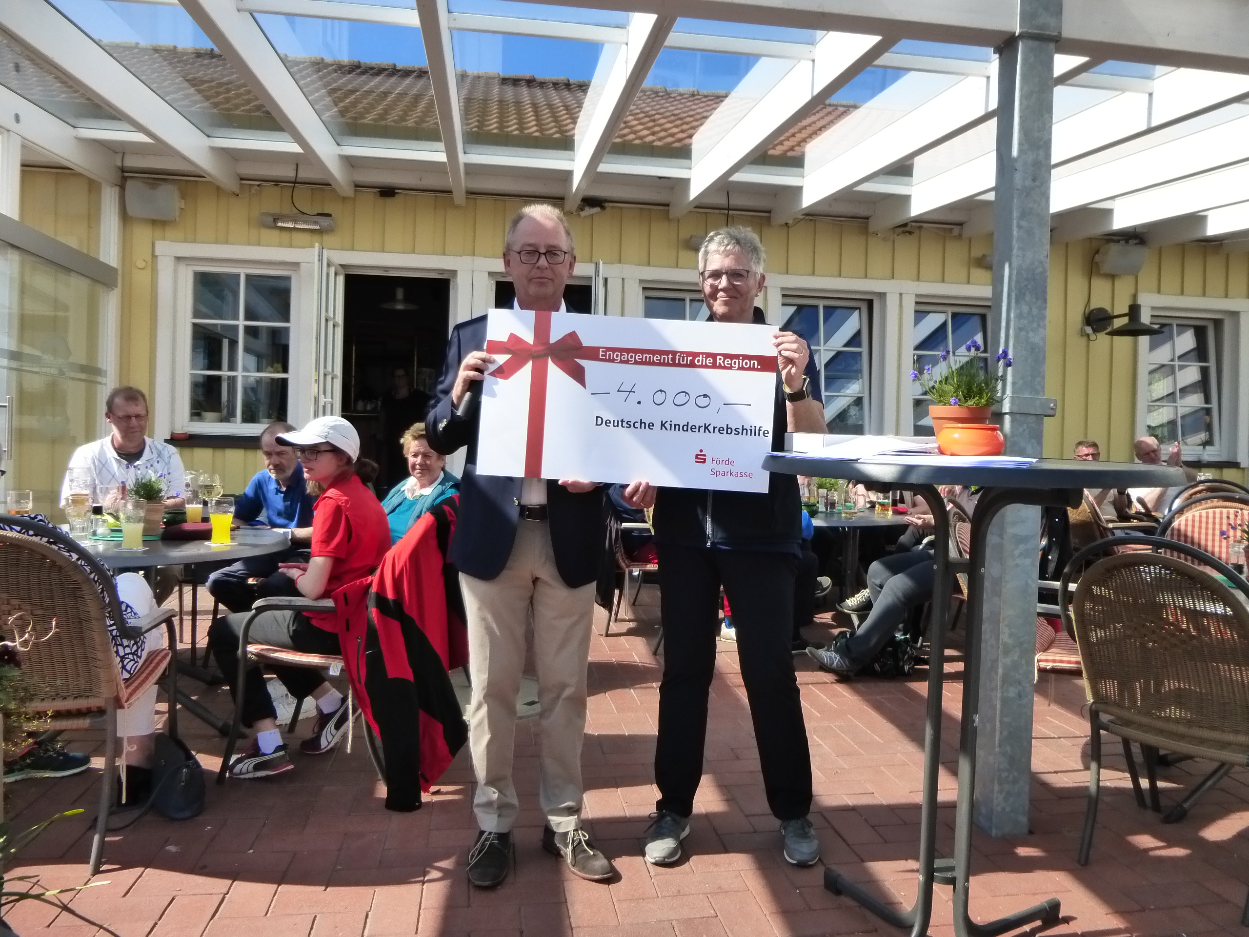 4.000 € für die KinderKrebshilfe